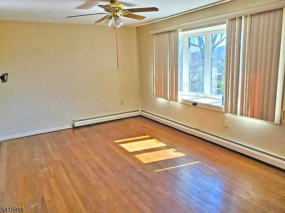 4th image of 52 Valley View Rd