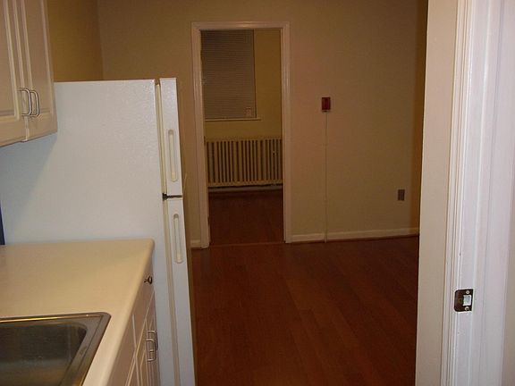 4th image of 1331 Snyder Ave #1R