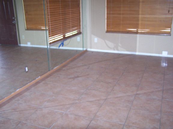 3rd image of 925 N COLLEGE Avenue #105