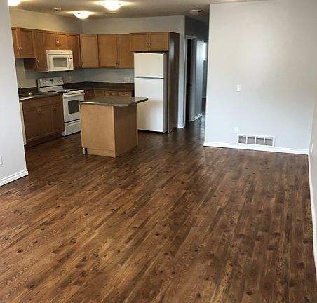 2nd image of 556 Toronto St Unit B
