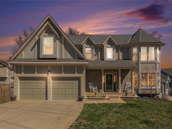 1320 Hillary Dr, Liberty, MO 64068