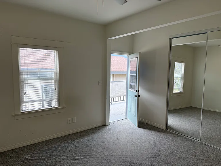 538 W Amerige Ave #E — Photo 13
