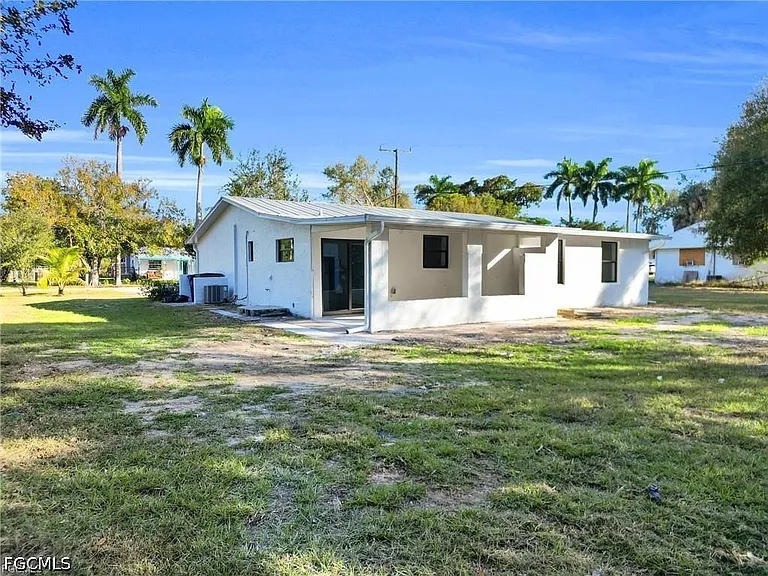 356 New York Dr — Photo 33