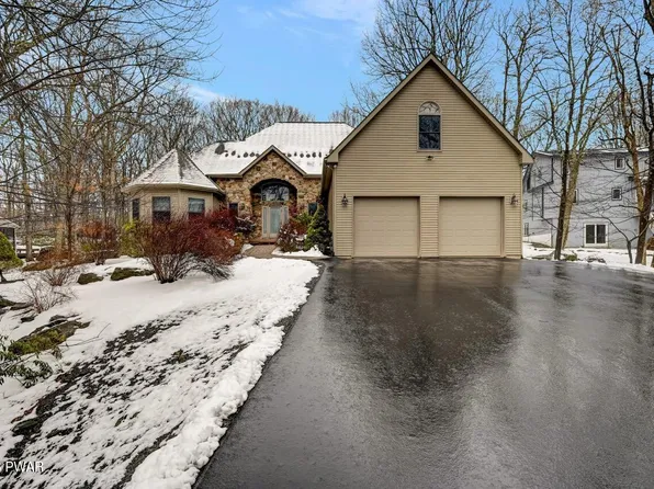 108 Comstock Dr, Lords Valley, PA 18428