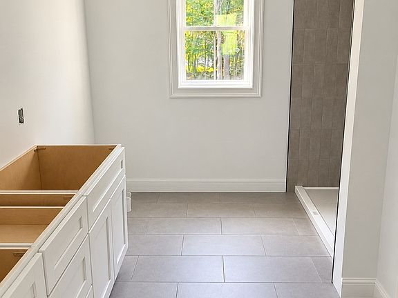 3rd image of 47 Jerad Dr