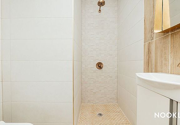 5th image of 358 Irving Ave #3R