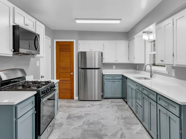 2139 W Wedington Dr, Fayetteville, AR 72701