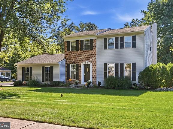 2nd image of 2081 Stewart Dr