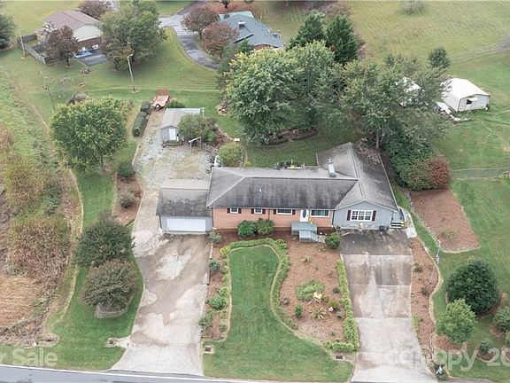 2nd image of 2586 Holly Hills Ave