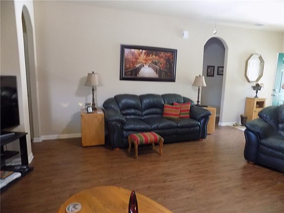 3rd image of 204 Brickyard Ln