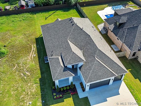 5th image of 4011 W Baton Rouge St