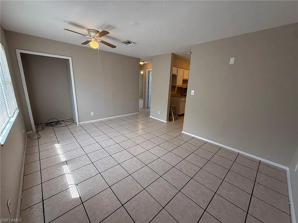 3 bed, 1.0 bath, 1690 sqft, $1,105 — Photo 2
