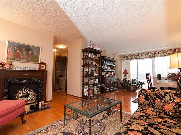 4th image of 1088 Delaware Ave #5IJ