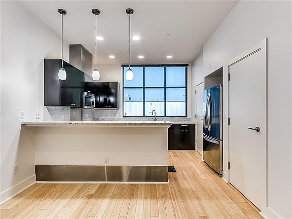 5th image of 239 NE 4th St #5