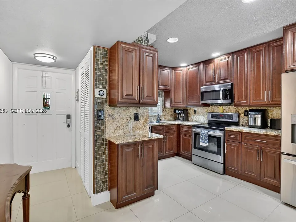 8941 S Hollybrook Blvd #205