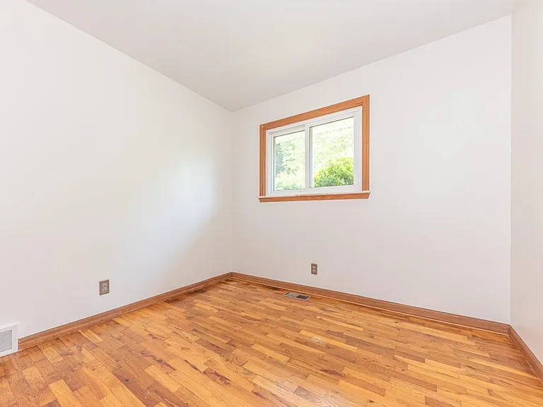603 Manor Dr — Photo 9