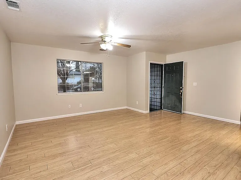 1460 Hickory St — Photo 8