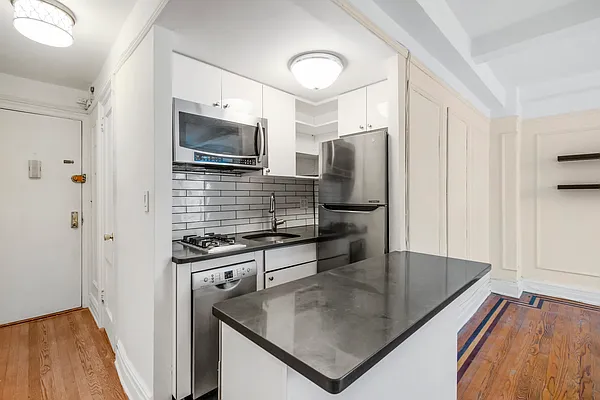 Rented by Douglas Elliman | media 4
