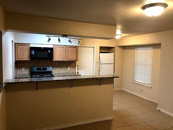 4th image of 2502 Blue Jay Dr