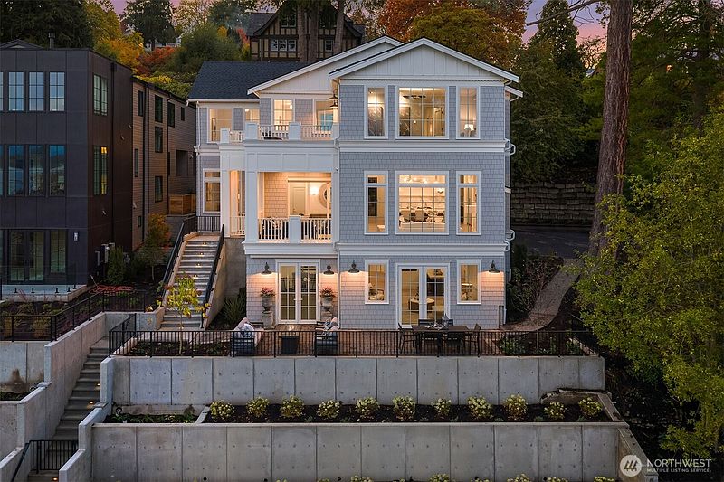2nd image of 1031 McGilvra Blvd East