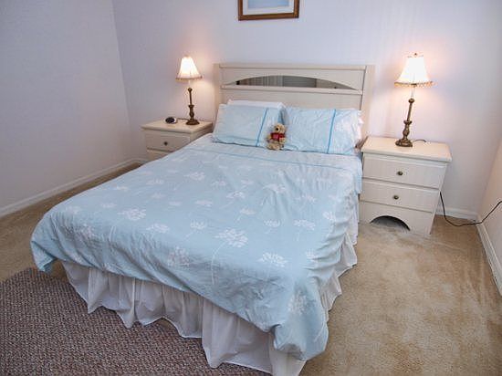 PIW5P619-Queen-Bedroom