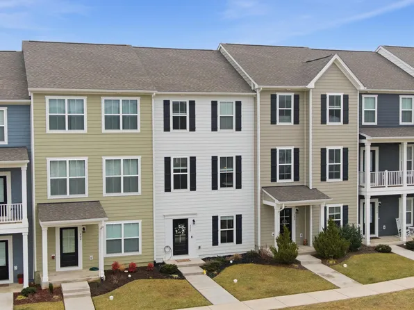 390 Hamilton Ave NW, Christiansburg, VA 24073