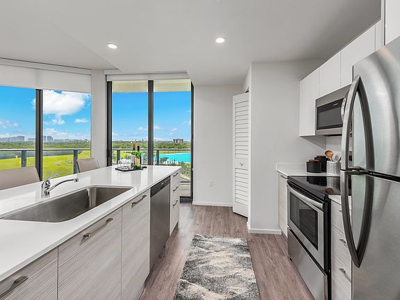5th image of 2321 Laguna Cir APT 902