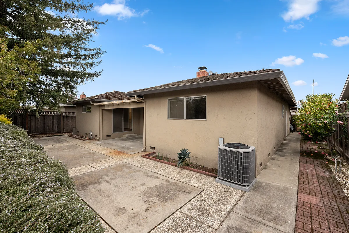 Building Photo - 1611 Elwood Dr