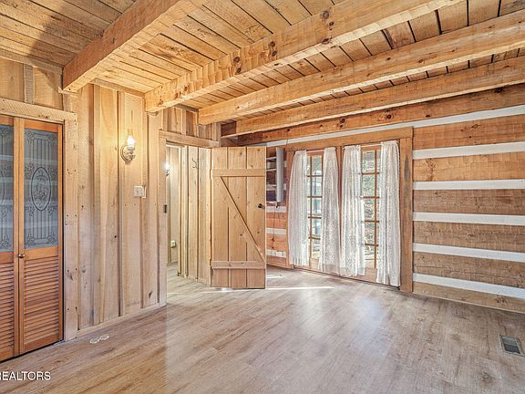 15th image of 205 Tobby Hollow Ln