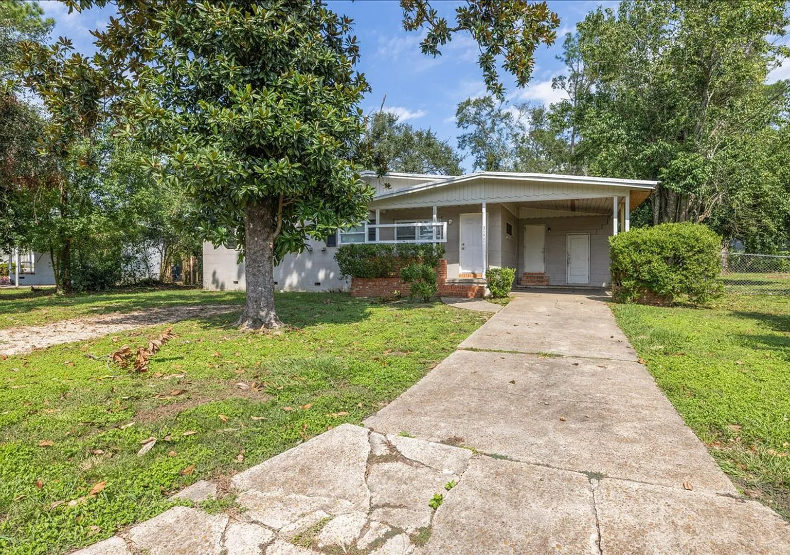 Spacious 3 Bedroom House Near Fsu For August 2027 — Photo 2