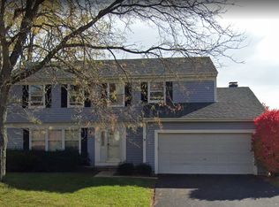 92 Foxcroft Rd, Naperville, IL 60565