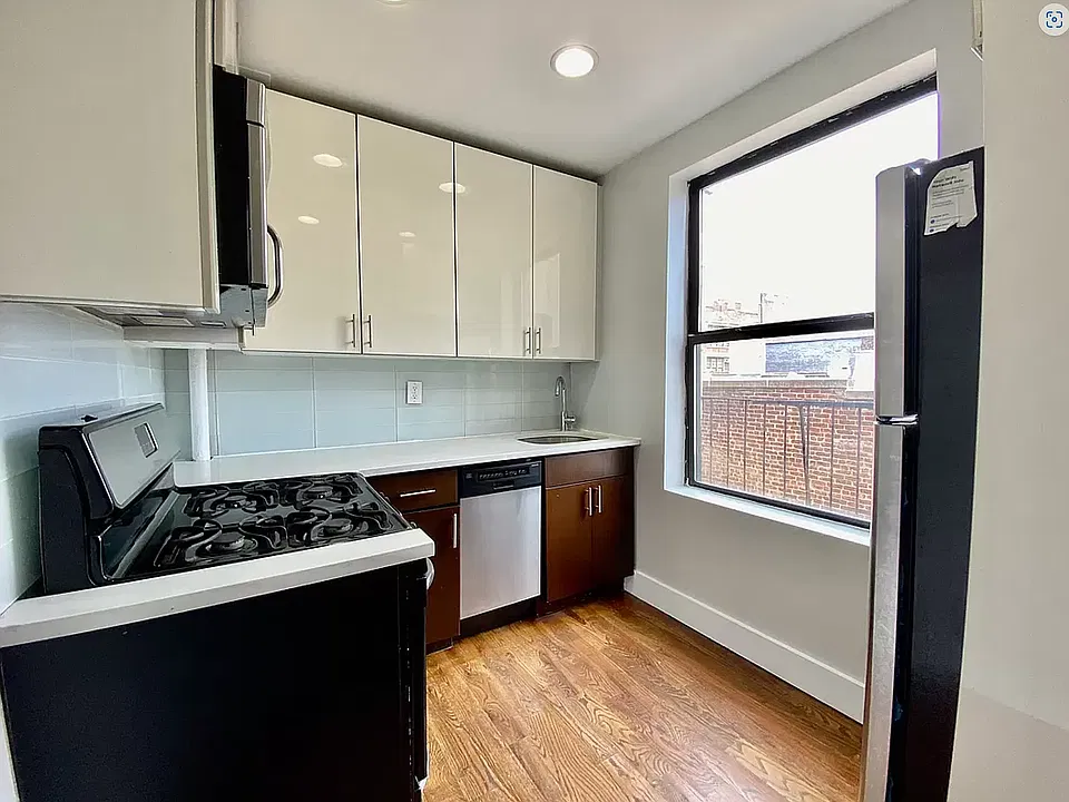 608 W 190th St #24