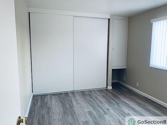 3rd image of 6646 Macarthur Blvd #21