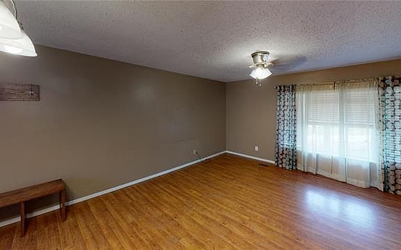 5th image of 13179 Lakewood Dr