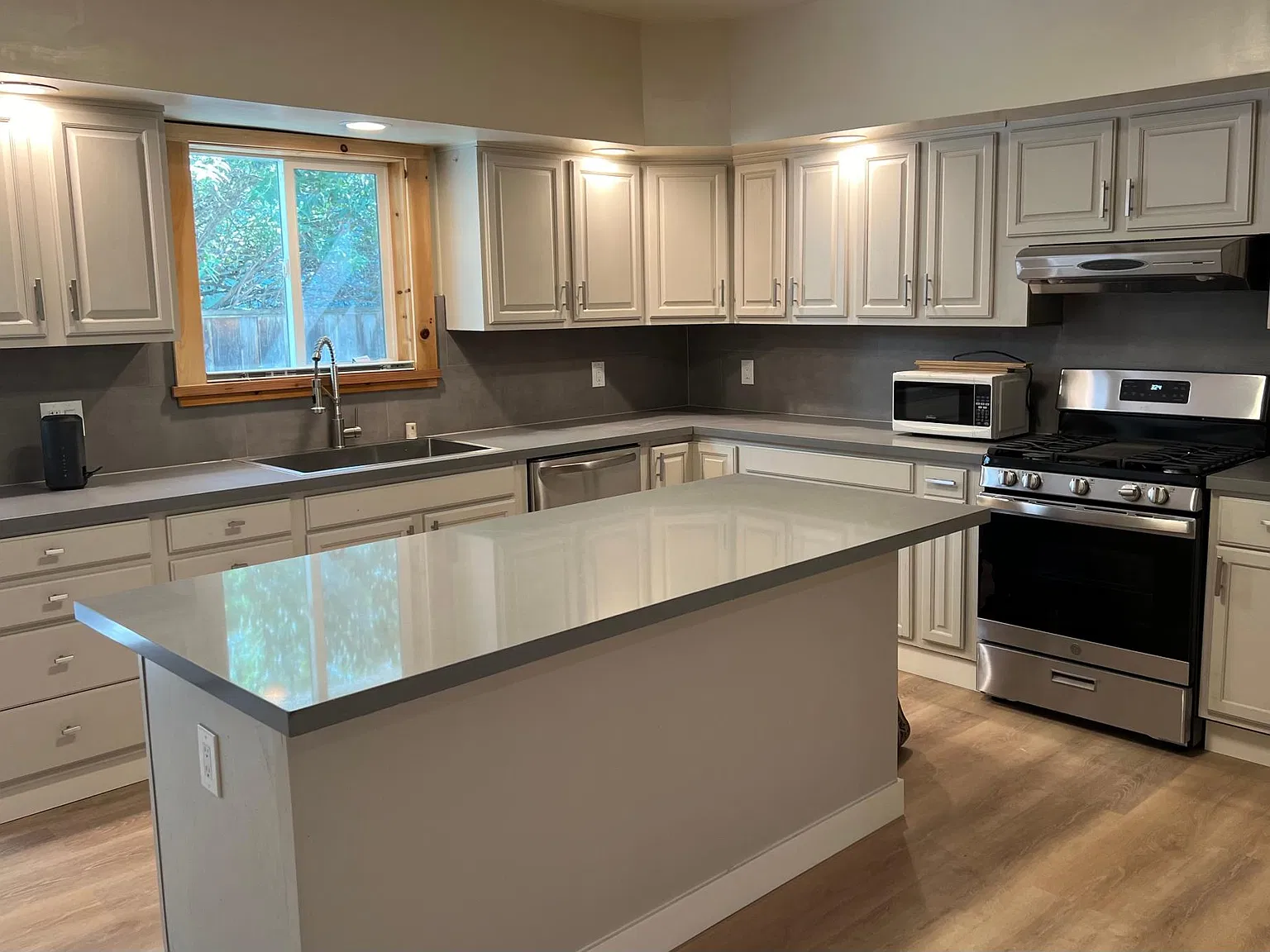 3 bed, 1434 sqft, $4,300 — Photo 2