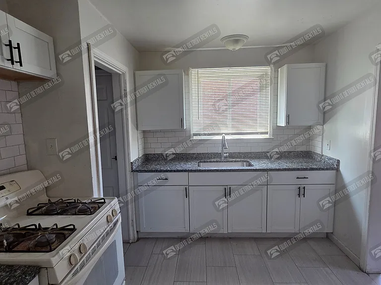 18627 Curtis St — Photo 19
