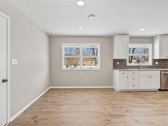 5th image of 303 Lexington Ave N