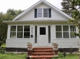 923 W 5th St, Perry, IA 50220