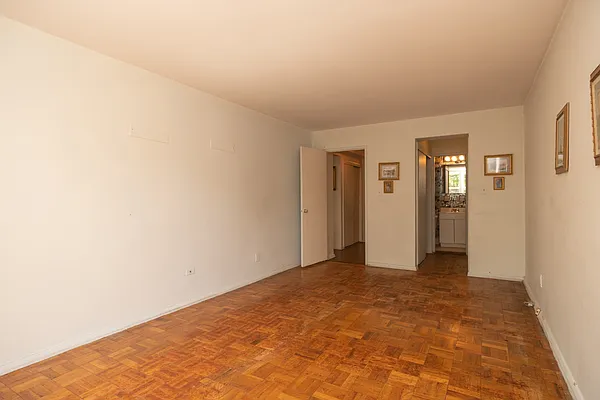 Sold by Rhona Realty | media 19