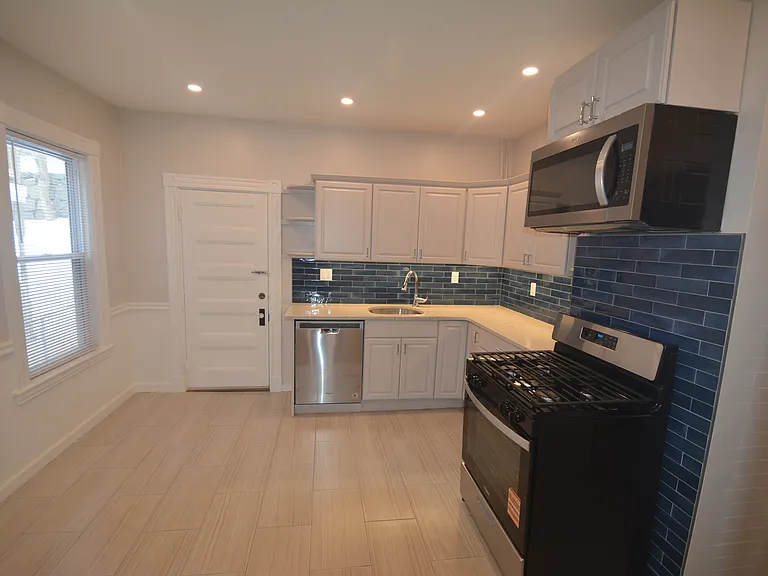 31 Claybourne St #1 — Photo 6