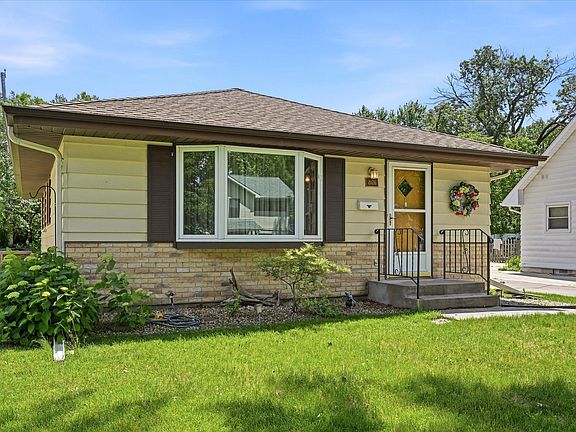 3rd image of 2126 Forest Dr NE