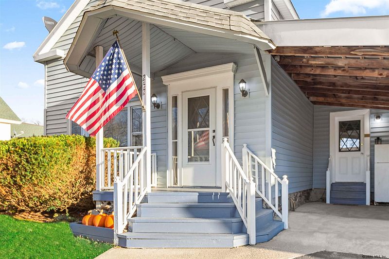 4th image of 257 EVANS Street