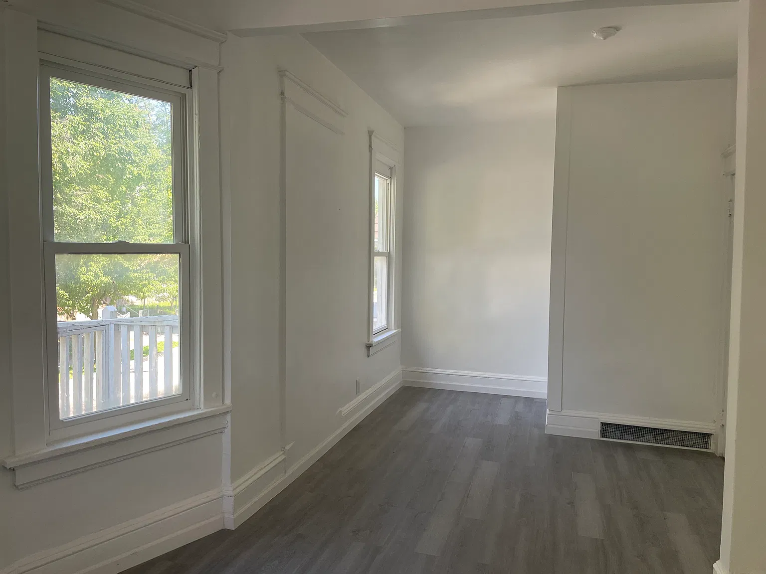 3 bed, 1400 sqft, $1,100 — Photo 2