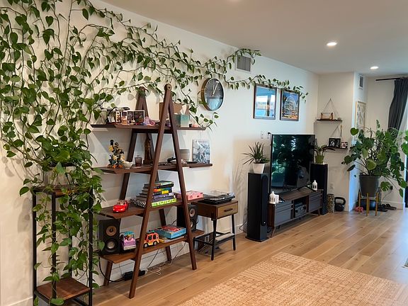 5th image of 1515 S Holt Ave #205