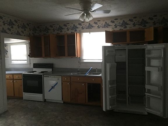 2nd image of 1003 Attica St