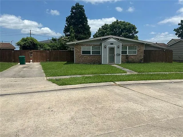 517 Diplomat St — Photo 1