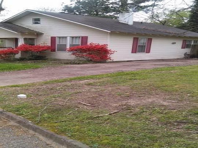 2nd image of 405 Head St