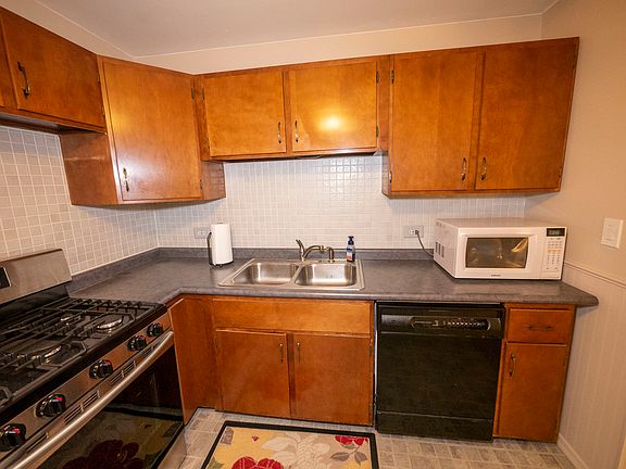 5th image of 376 E Lincoln Ave