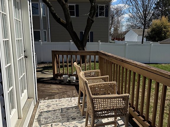 4th image of 1485 College Hill Dr