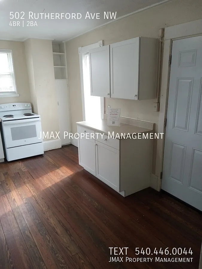 Roomy 4 Bedroom Home — Photo 3